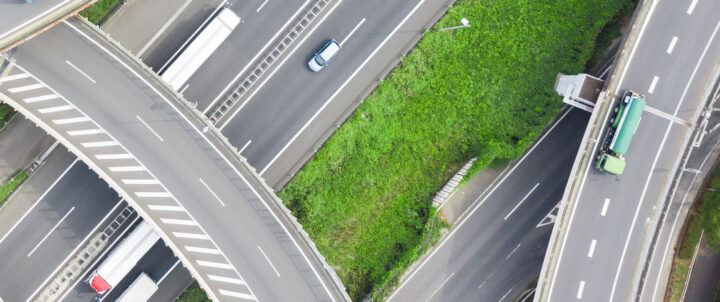 空撮した高速道路